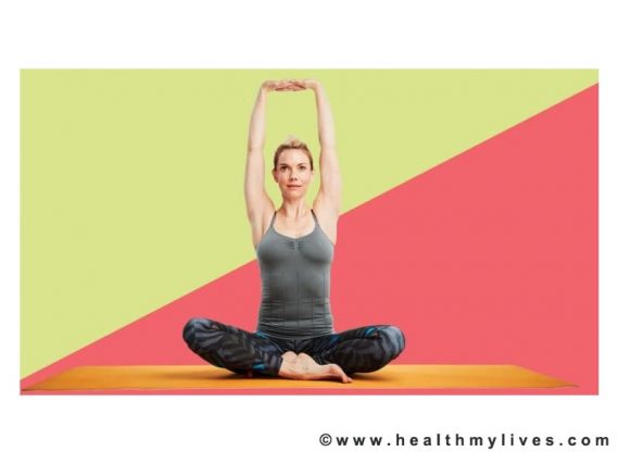 El estiramiento yoga de la actitud columna vertebral durante las vacaciones